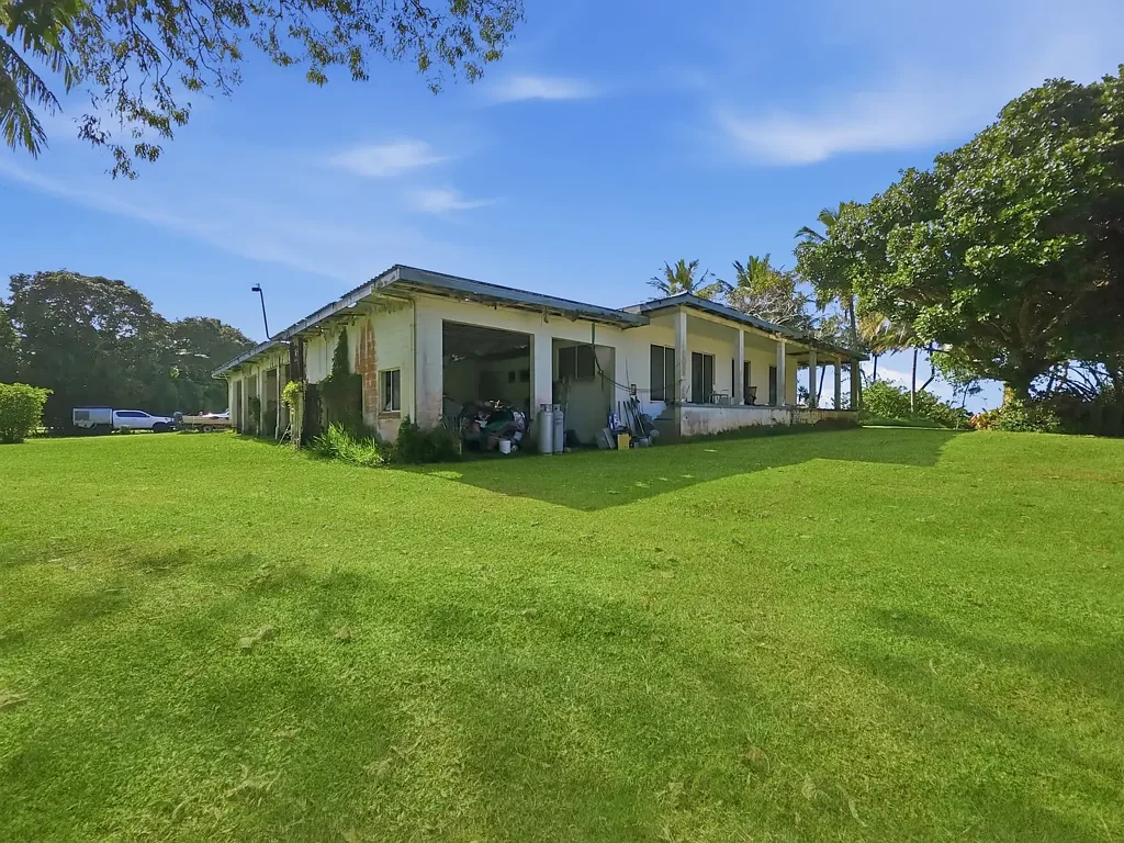 Hull Heads 7Moenga Rare Beachfront Scale with Serious Renovation Upside