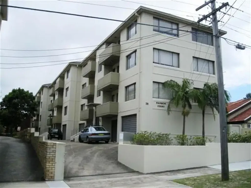BRIGHT TWO BEDROOM APARTMENT WITH LOCK-UP GARAGE