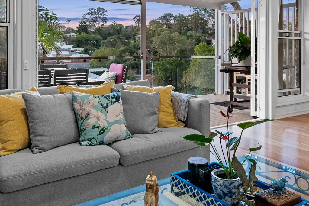 St Lucia 4Moenga Beautiful Outlook on North Aspect - Open Sat (18th Oct) 12:00 - 12:30pm