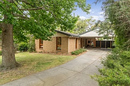 10 Grosvenor Street, Frankston South