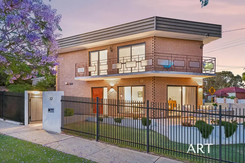 Kensington 3chambre RARE, RENOVATED AND READY TO MOVE IN!