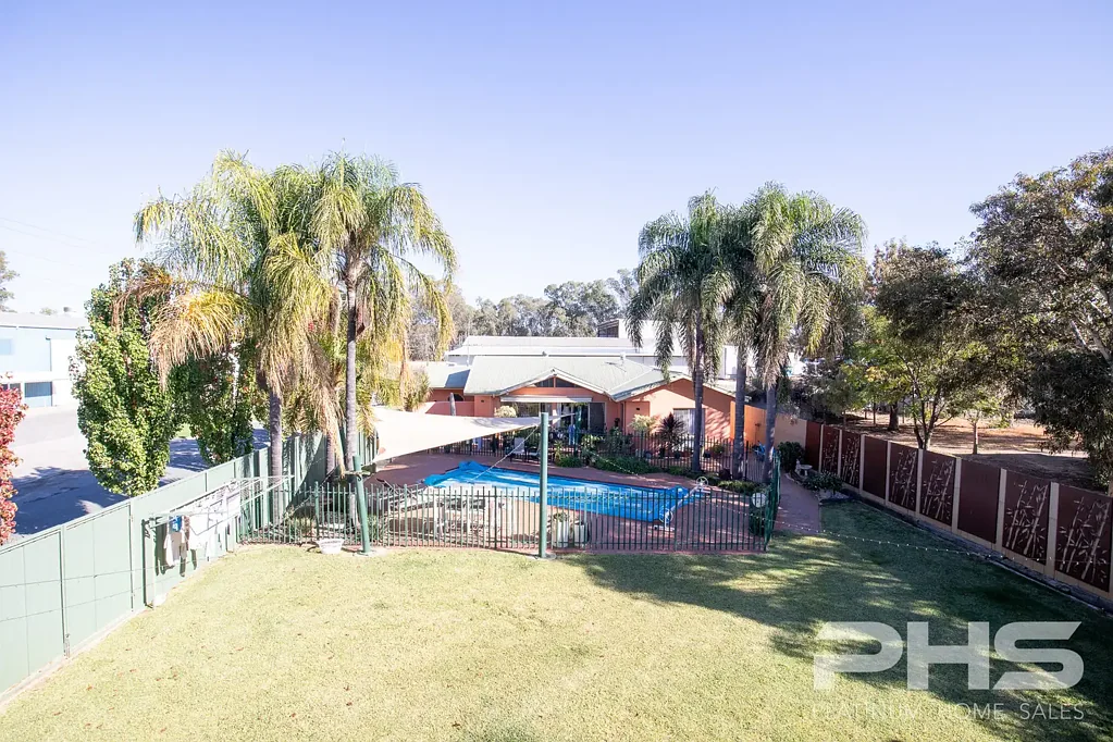 Kerang 6 Bedroom Double The Opportunity – With Two Homes In The One Package
