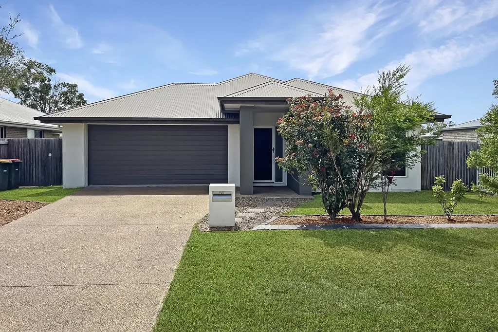 Four Bedroom Family Room in Urangan