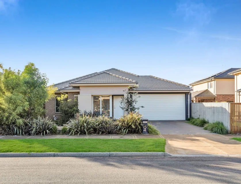 4 Gairdner Street, Manor Lakes, South West Melbourne, 4房, 2浴, House