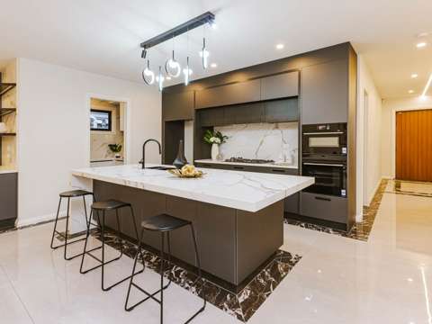 Epsom 5部屋 Brand-New Home: Where Luxury Living Meets Educ...