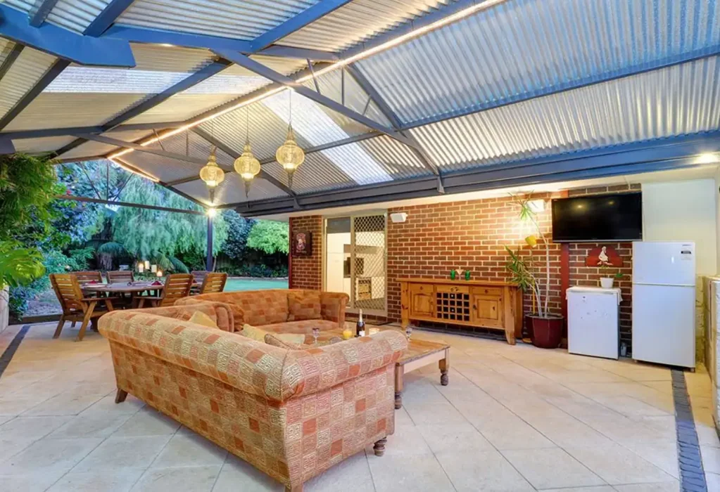 HUGE BACKYARD & INCREDIBLE OUTDOOR LIVING