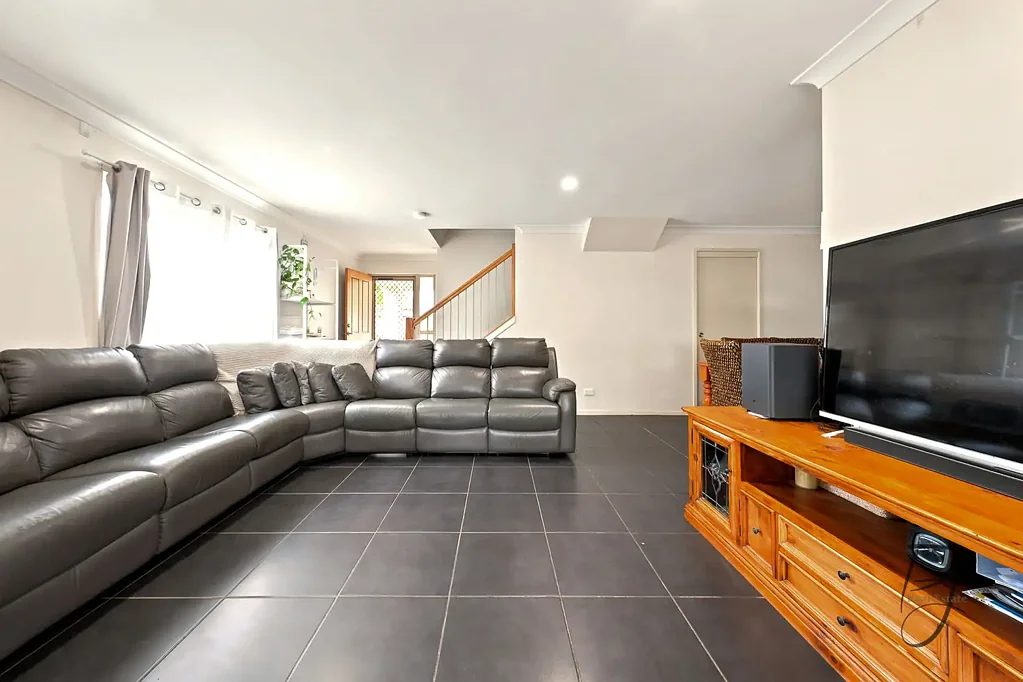 North Lakes 3部屋 MODERN, LOW-MAINTENANCE LIVING WITH ENHANCED PRIVACY