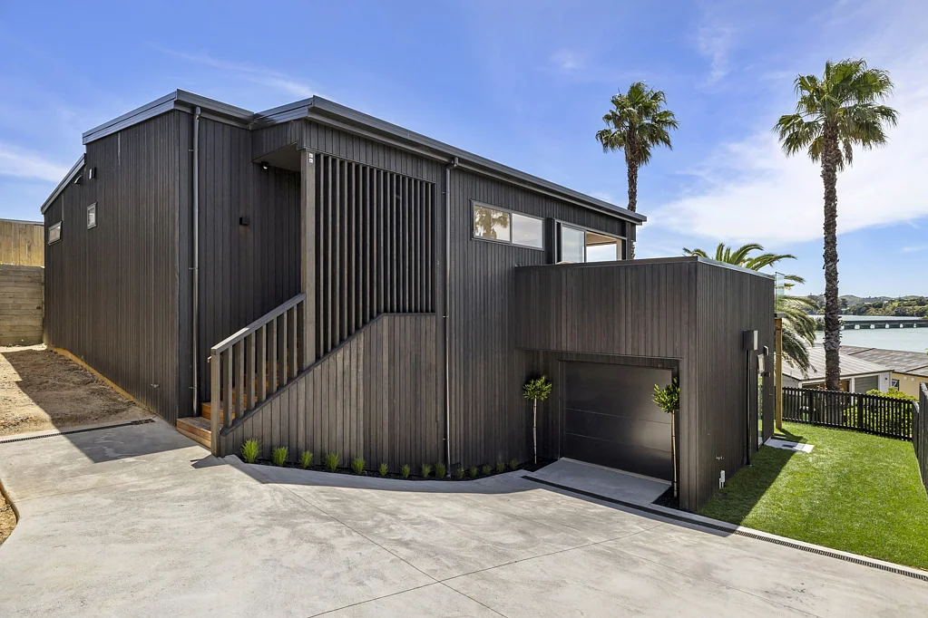 Raglan 4 Bedroom Top Quality - Easy Living