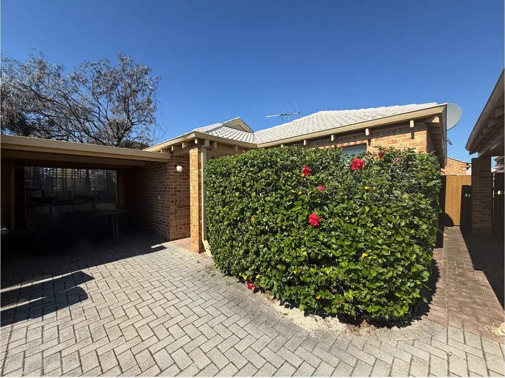 3 x 2 VILLA IN A SECURE COMPLEX
