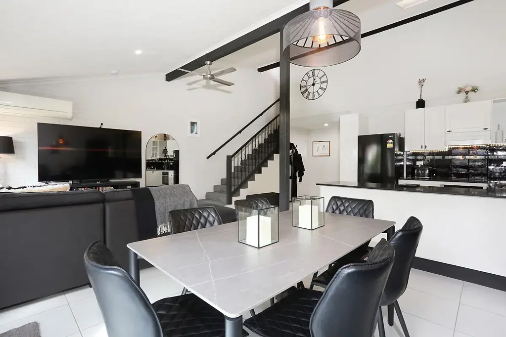 Nerang 2房  Unique Renovated Townhouse - Super Low Body Corp !!!
