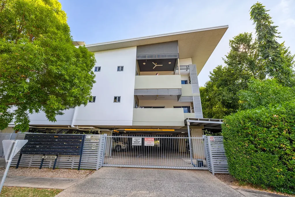 Coconut Grove 2房  Two-Bedroom Apartment with Pool – Low Body Corp Fees