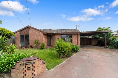 Carrum Downs 3房 宽蔽凉亭娱乐区 俯瞰翠绿后院 配备花园小屋 The Perfect First Home