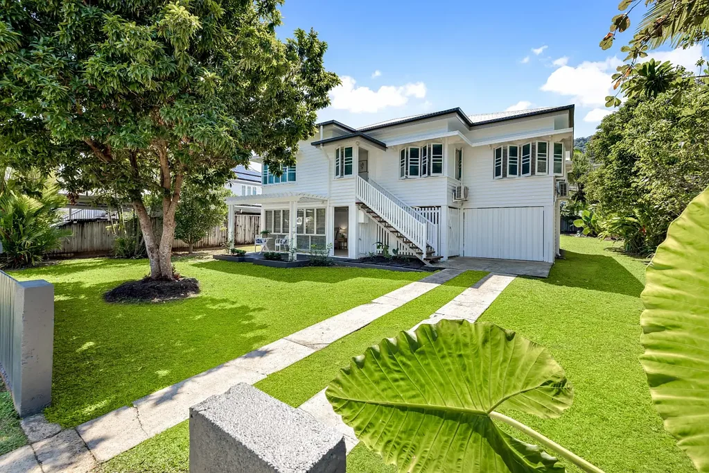 Edge Hill 3ਬੈੱਡਰੂਮ Character, Views & Versatility in Coveted Hall Street