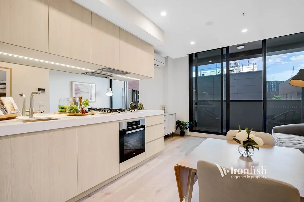 Safest Building in CBD with 24 hours concierge!