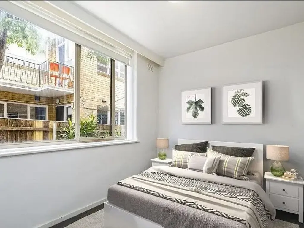 SPACIOUS TWO BEDROOM APARTMENT IN FABULOUS LOCATION