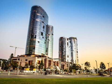 Stunning 2 Bed, 2 Bath, 2 CAR BAY apartment at the Iconic Elizabeth Key