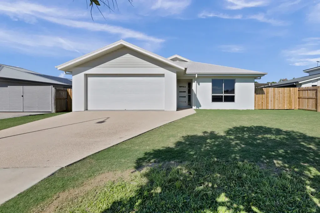 9,10,12 Barkeri Court, Rural View, QLD 4740