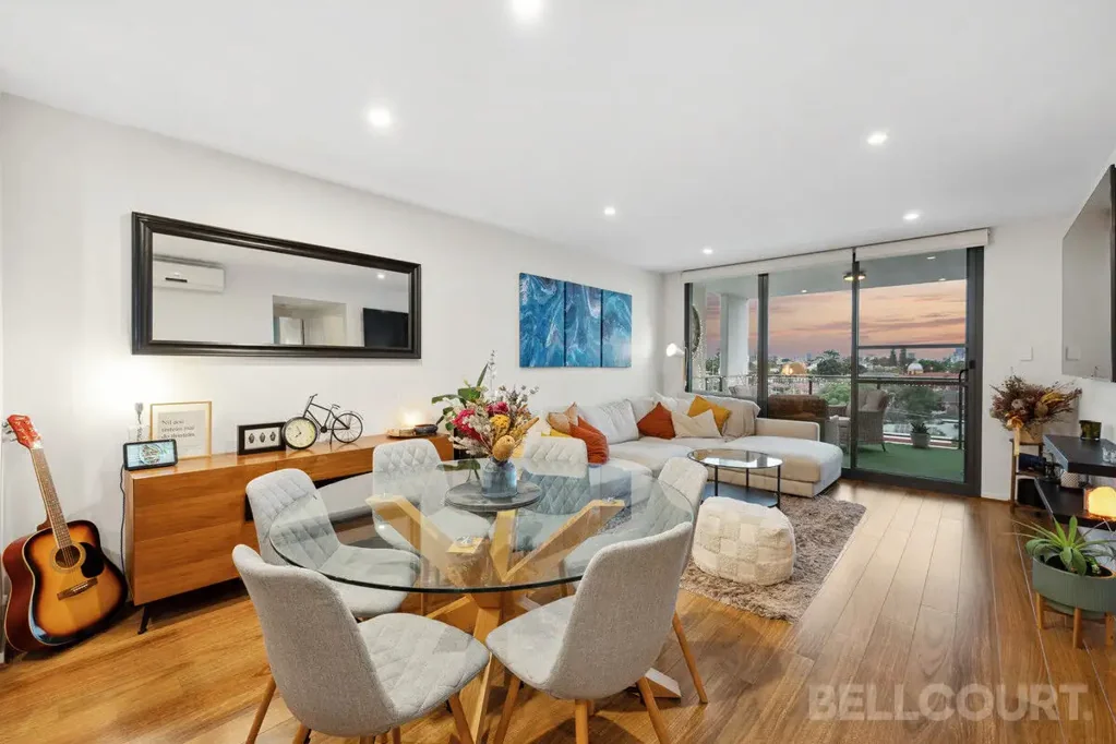 Maylands 2ห้องนอน Stylish Sky-High Living with Sensational City Views.