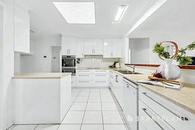 58 Johnson Drive, Ferntree Gully, VIC 3156, 5 slaapkamers, 1 badkamers, House
