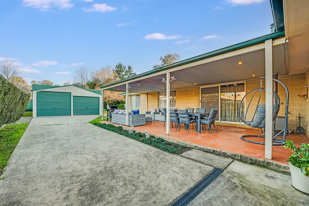 Lavington 4Kwarto Space, Comfort & Serious Shed Appeal