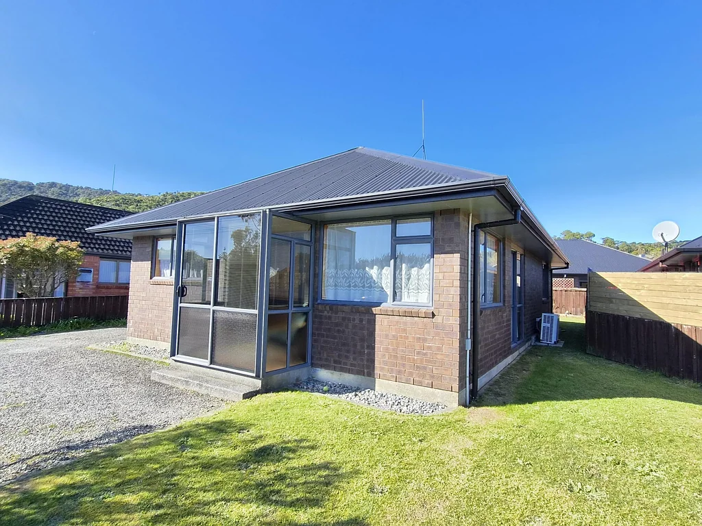Greymouth 2Moenga Easy care - low maintenance