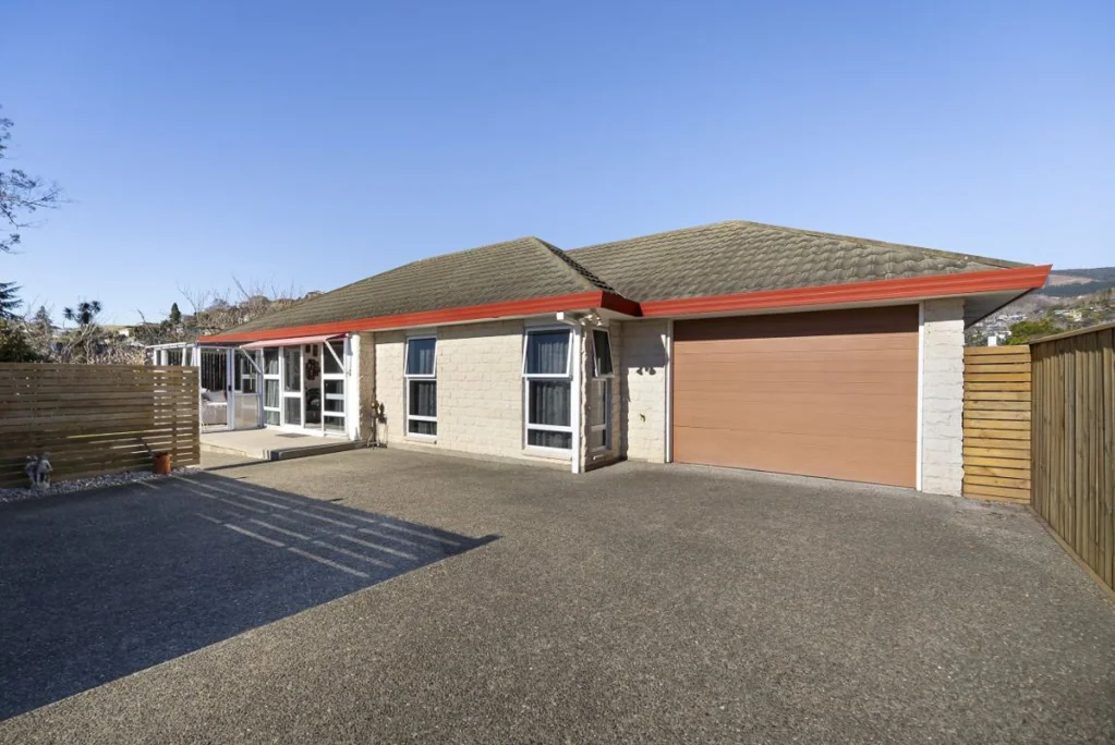 Stoke 2Kwarto Charming Home in Prime Location