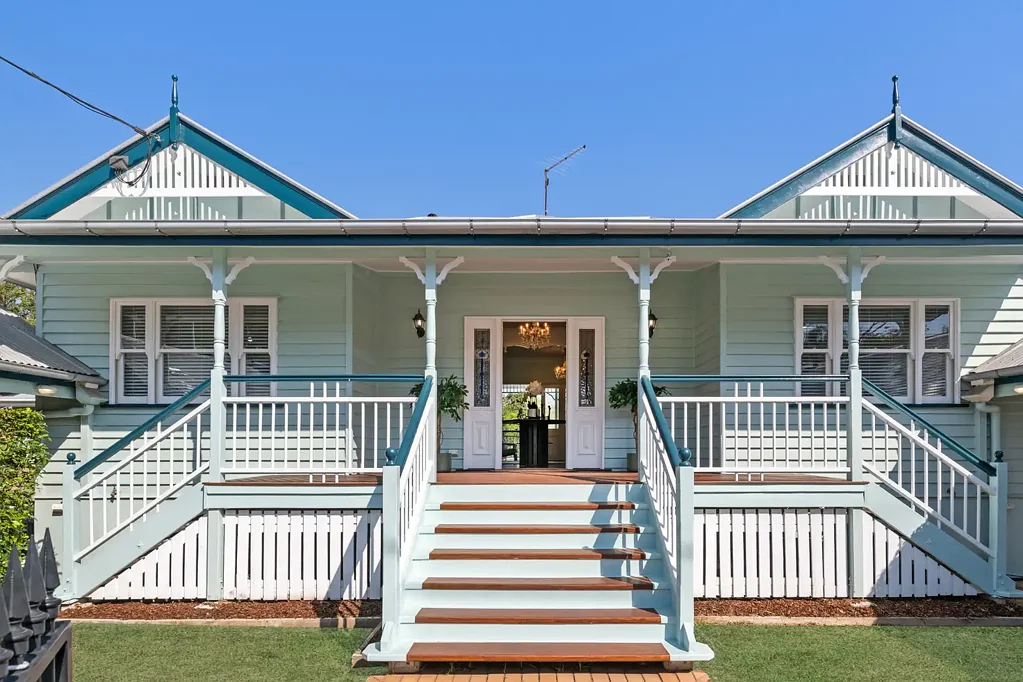 Greenslopes 5ห้องนอน Classic Charm Meets Timeless Character