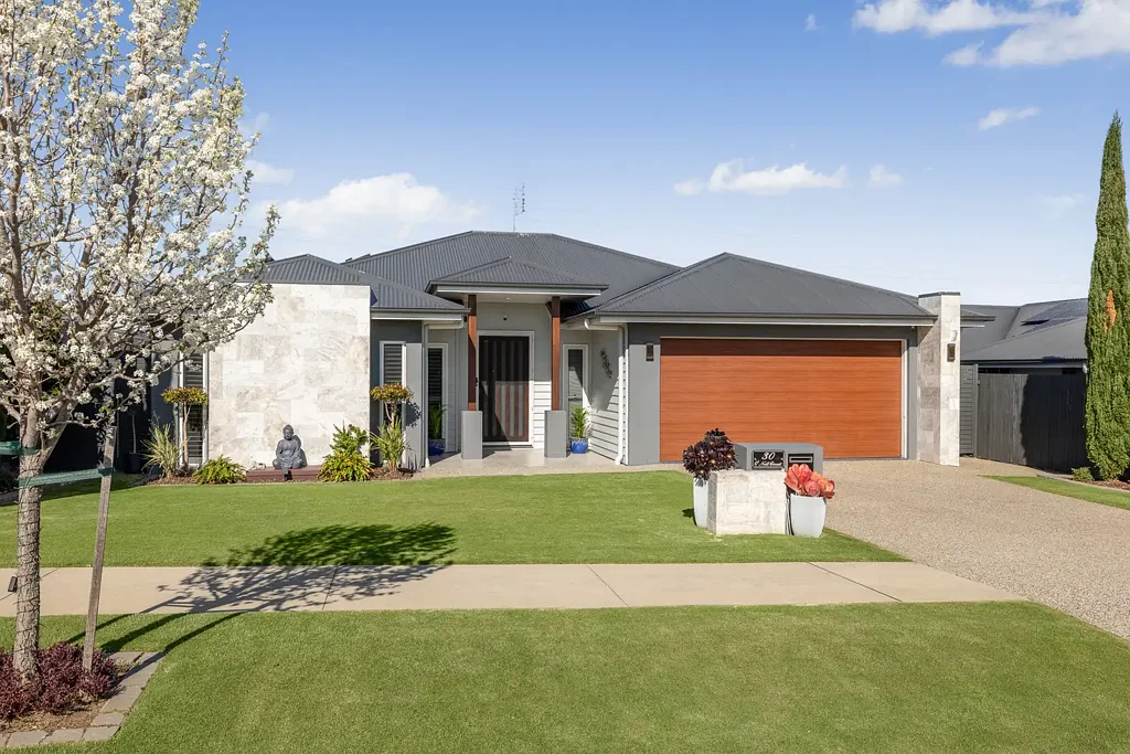 Kearneys Spring 4Zimmer Architectural Elegance Meets Effortless Modern Living!