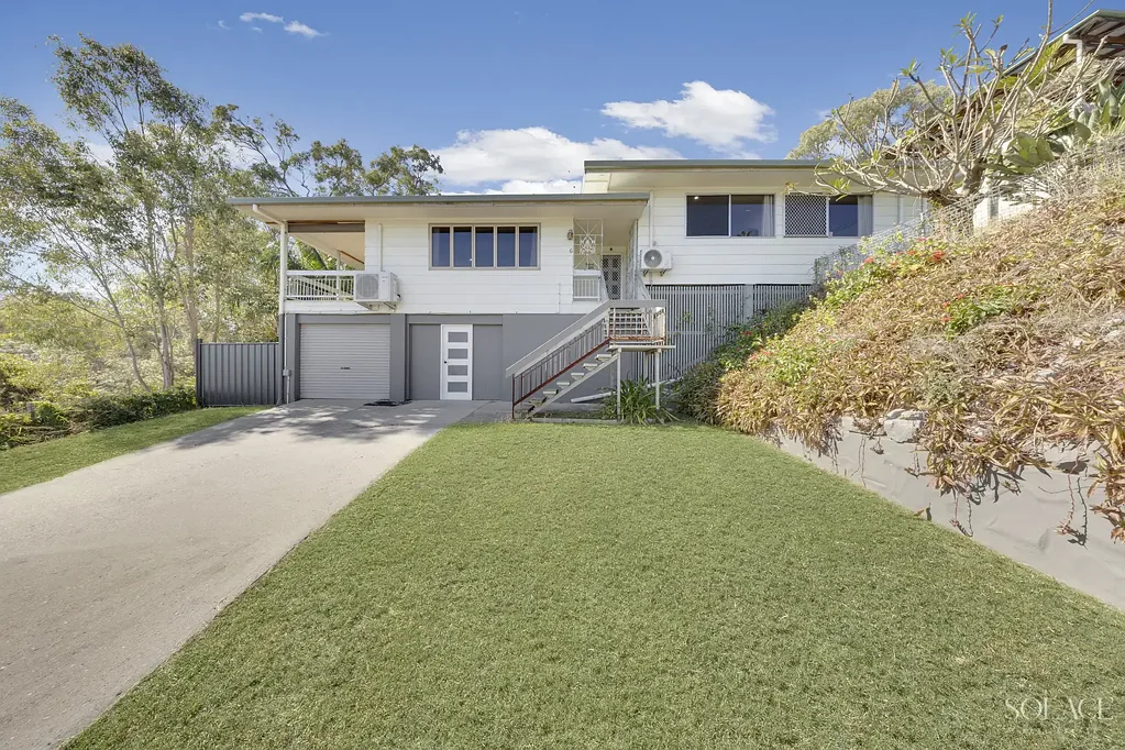West Gladstone 4房  Renovated Split Level Home with Elevation & Dual Living Potential!