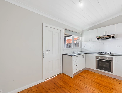 61 Creswick Street, Footscray, Western Melbourne, 2 कमरे, 1 बाथरूम, House
