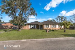 18 MERINO CCT, St Clair