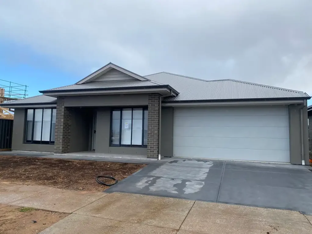Spacious 4 Bedroom Executive Family Home!