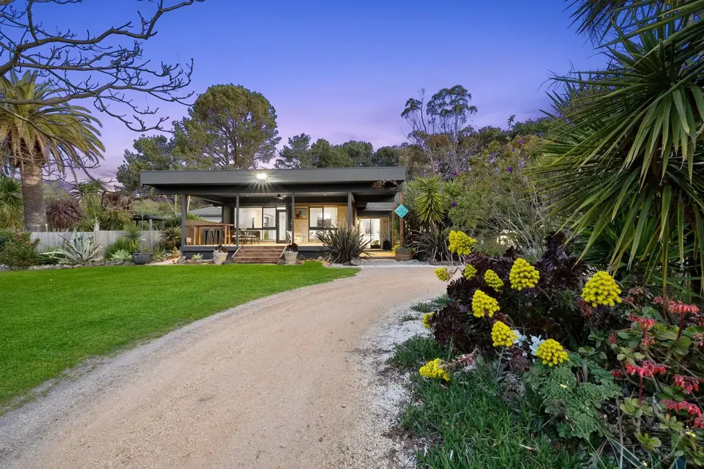 Bells Beach 5Zimmer PRIVATE RENOVATED FAMILY RETREAT - COASTAL ACREAGE MINUTES TO BELLS BEACH!!