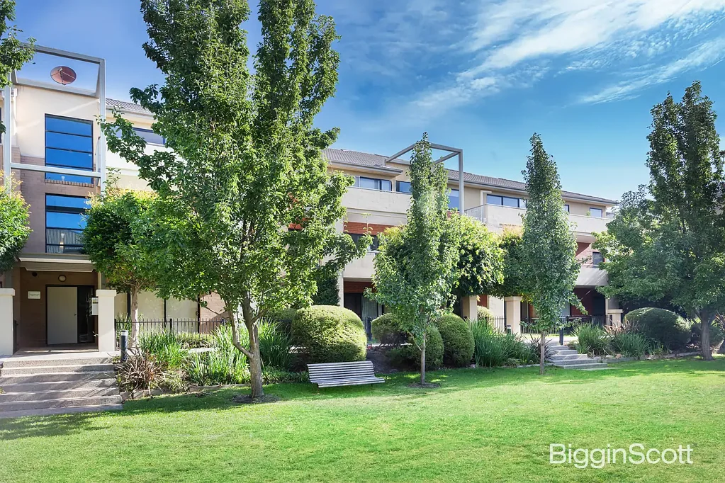 Stylish, Fully Furnished Ground-Floor Apartment Near Monash Uni