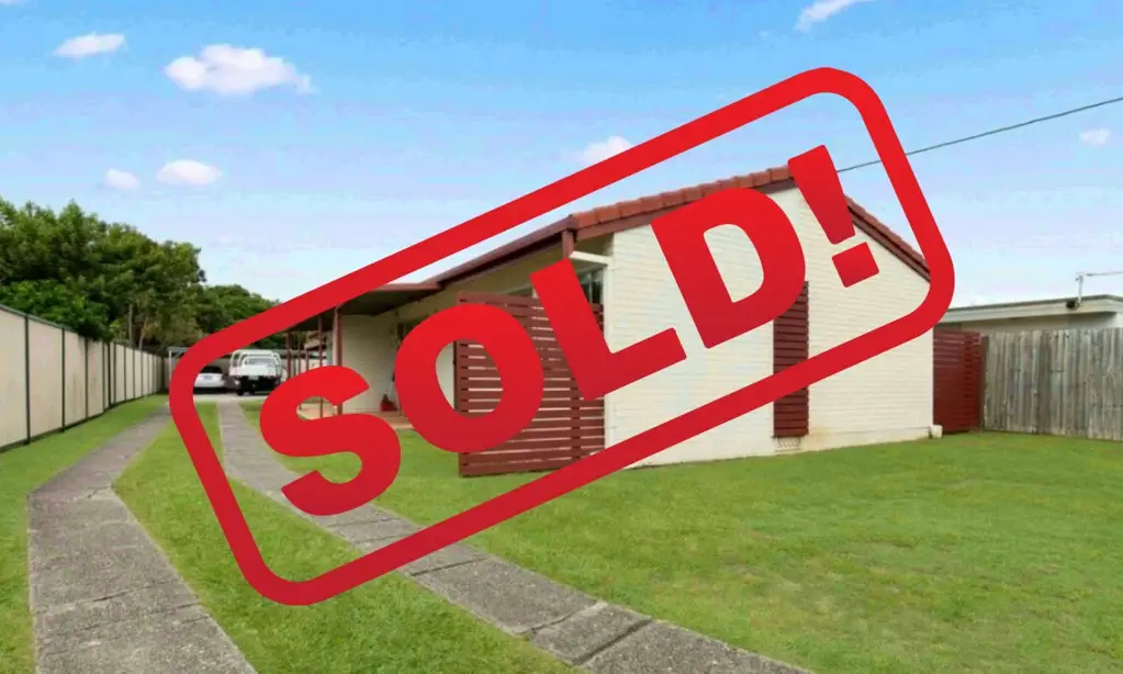Strathpine 4房 双层住宅优选址 双重收益 投资者首选 现代厨房 空调居住区 独立浴室 车位充足 近火车站购物中心 黄金地段 收入稳定 物业代码：4476 Excellent Investment Opportunity ? Dual Income Duplex at 1 Dorothy Street!