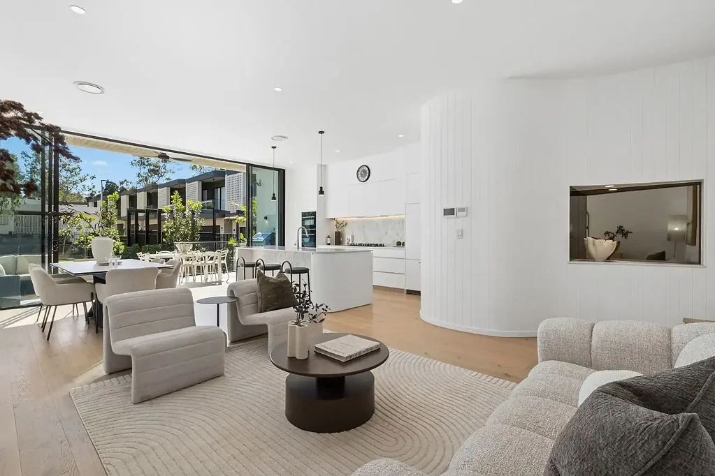 Taringa 3 Bedroom BOUTIQUE LUXURY LIVING WITHIN THE EXCLUSIVE OAKMAN RESIDENCES