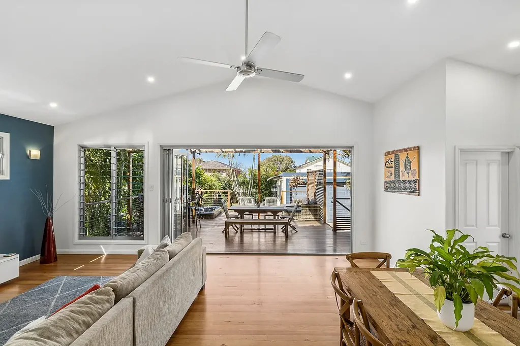 Narraweena 4ਬੈੱਡਰੂਮ Refined family sanctuary with effortless outdoor entertaining