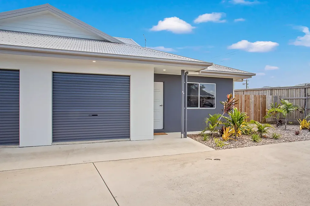 Fully Furnished 2 Bedroom Unit with Private Courtyard in The Grove