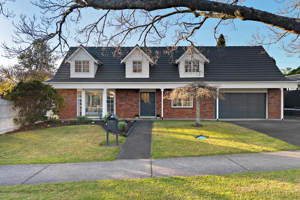 Conifer Grove 5房  Timeless family living in a coveted location