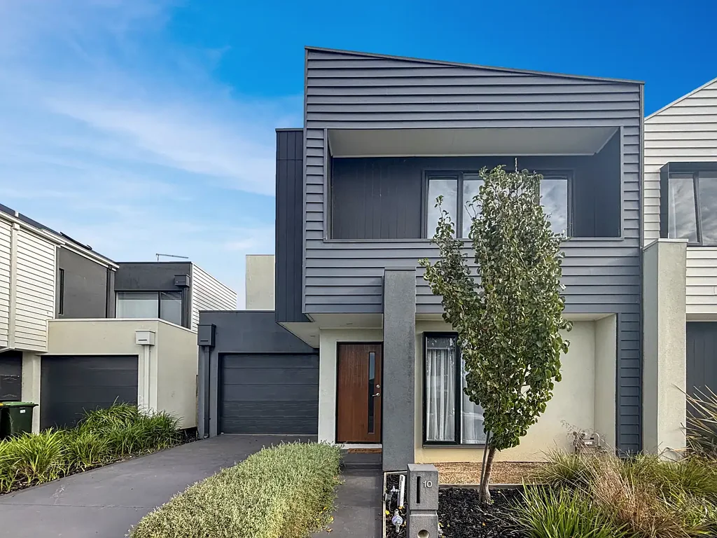 Modern Family Living in a Prime Armstrong Creek Location