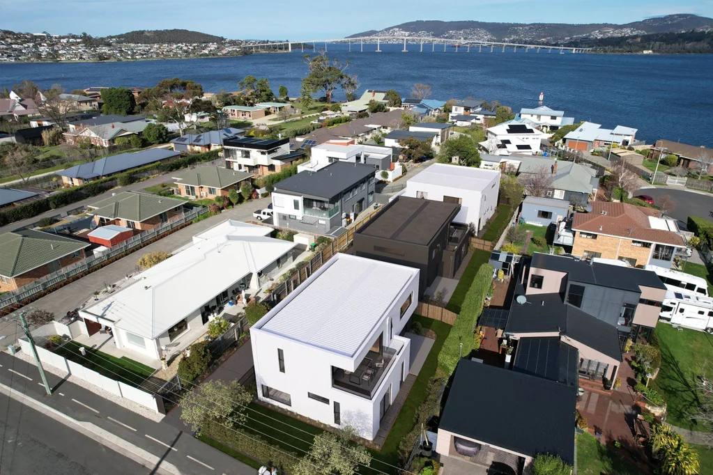 Lindisfarne 3침실 Exclusive Luxury Townhouses Just a Stroll from Lindisfarne Village