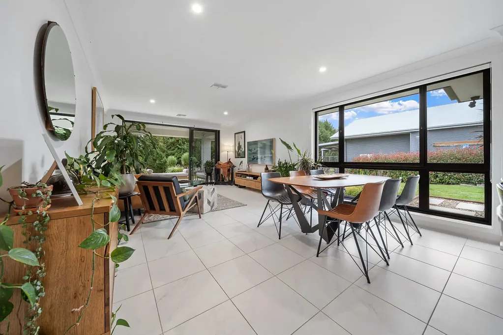 Braidwood 3房  Light filled, low maintenance & ready to move in!