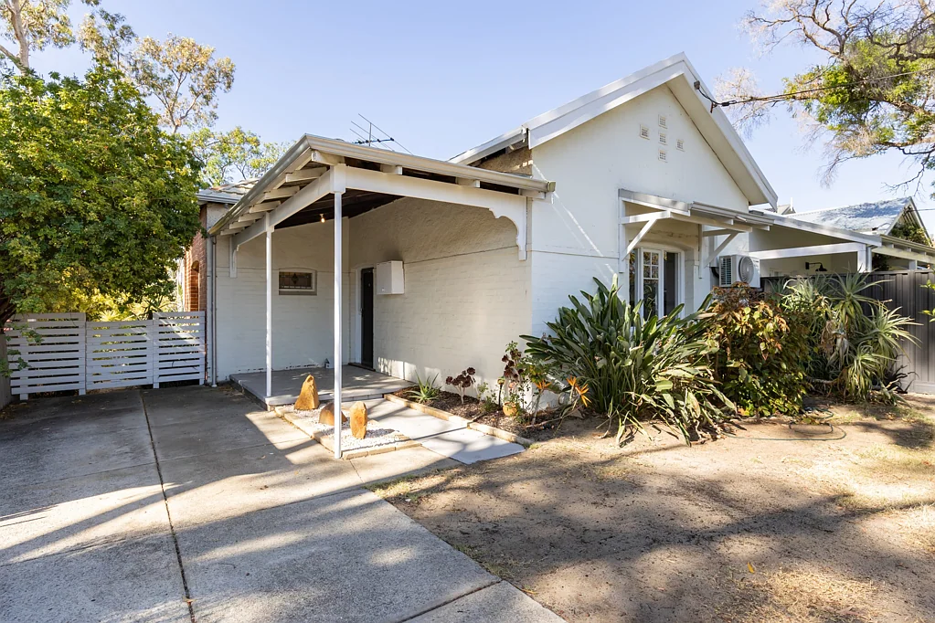Bayswater 3房  IN NEGOTIATIONS -- HERITAGE CHARM MEETS MODERN COMFORT IN BAYSWATER