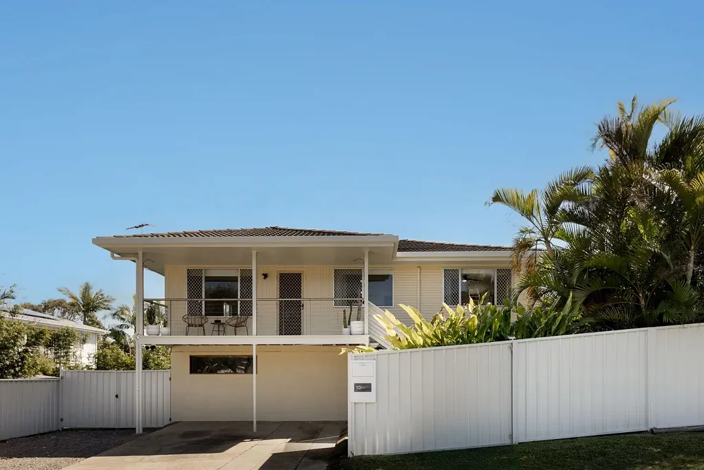 Margate 4 Bedroom RENOVATED COASTAL LIVING WITH VERSATILE FAMILY-FRIENDLY LAYOUT