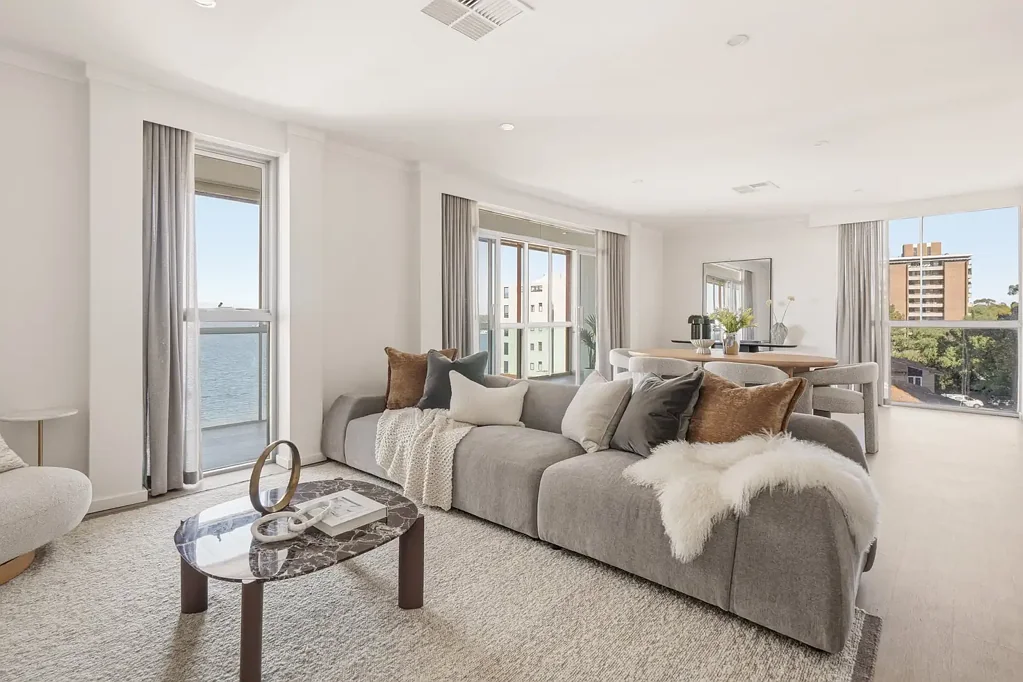 Crawley 4ห้องนอน FULLY RENOVATED, TOP FLOOR WITH RIVER VIEWS