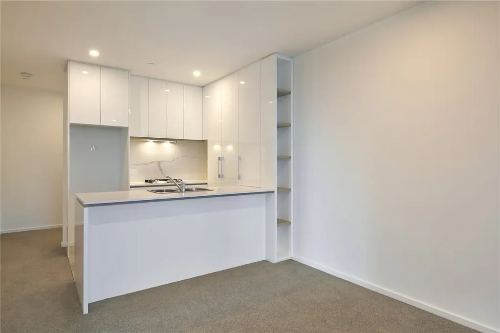 Experience the best that Melbourne has to offer with this Luxurious 3 bedroom