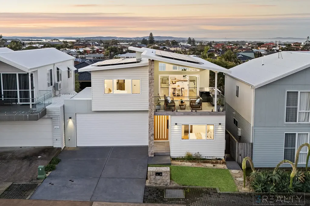 35 Seaside Circuit, Caves Beach, NSW 2281