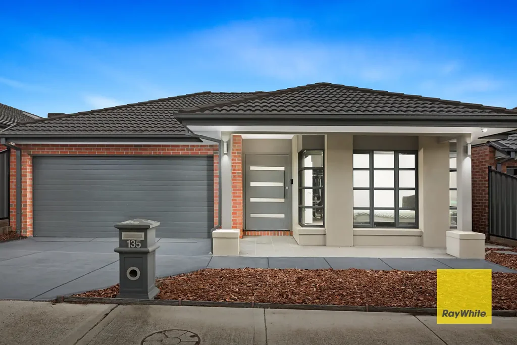 Mernda 4房  Modern 4 Bedroom Metricon Living in the Heart of Mernda Village