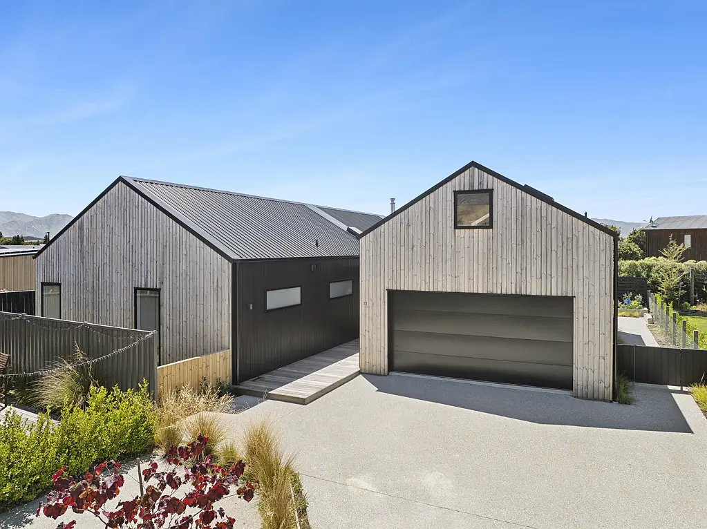 Wanaka 4Moenga Retreat home + income