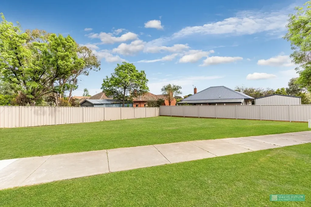 Kennington Fabulous 300m2 block in absolute blue chip inner city locale